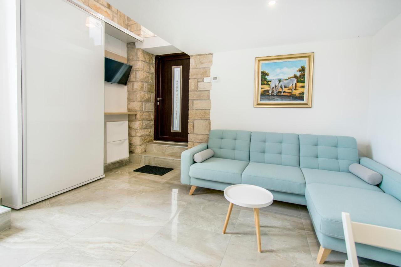 Studio Mateja Piran Luaran gambar